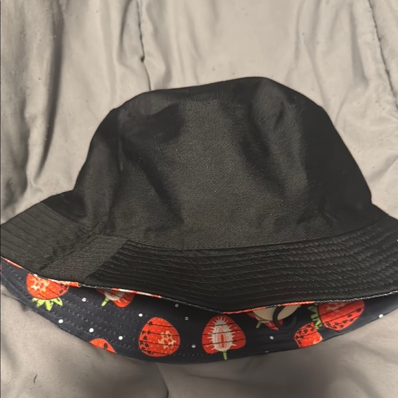 Strawberry Print reversible Bucket Hat - Picture 2 of 2